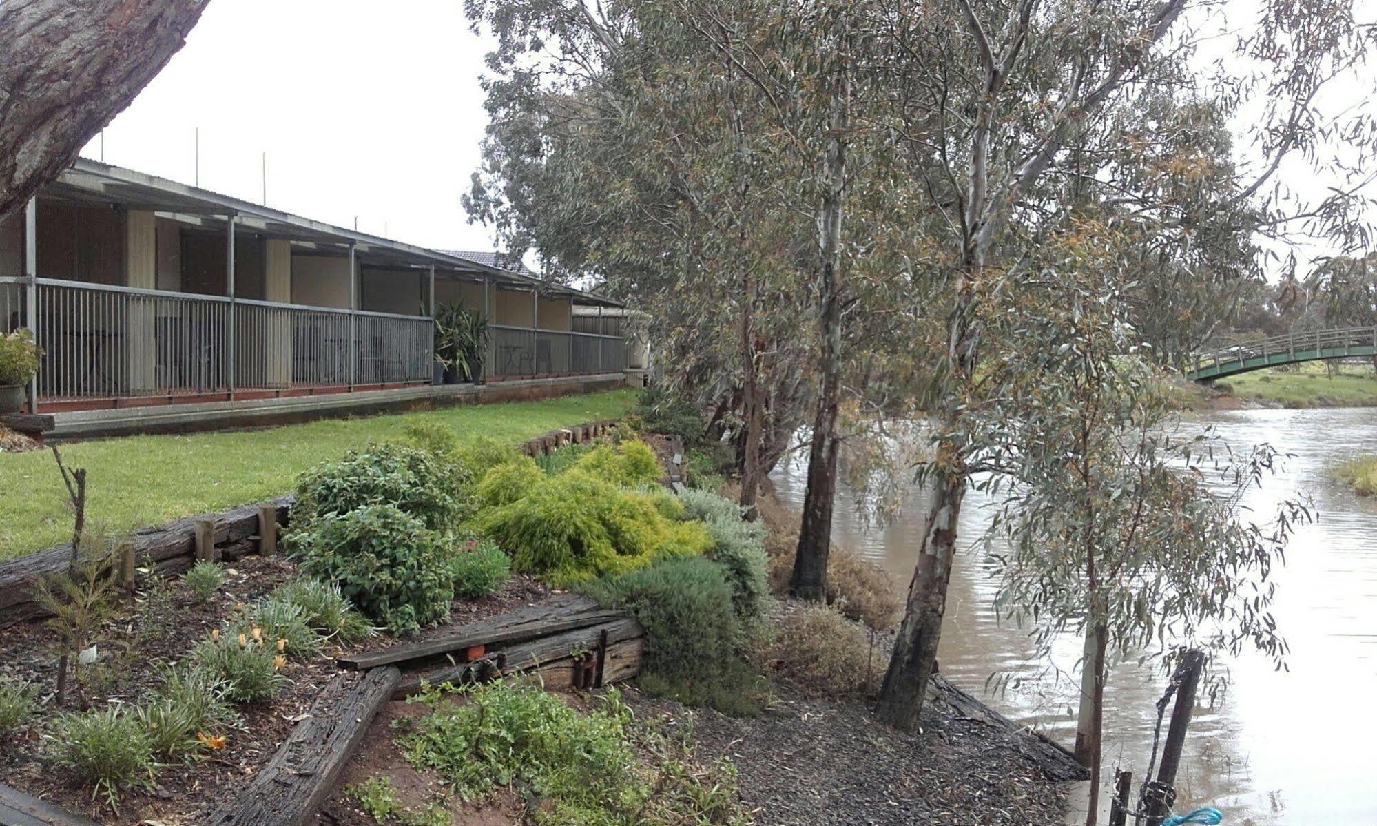 Donald Riverside Motel Luaran gambar
